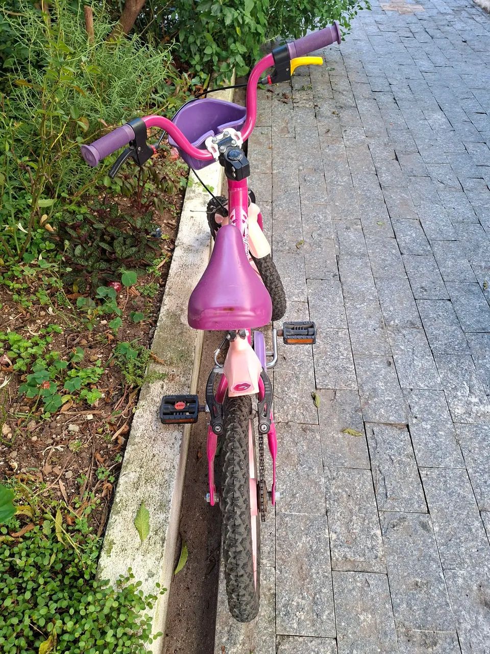 Bicicleta Infantil Aro 16 Rosa e Roxa - Ótimo Estado<br><br>Descrição - Foto 2