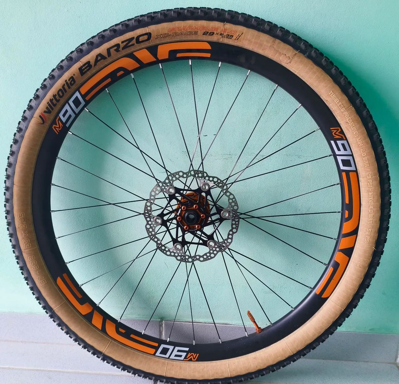 Par aros 29 carbono com pneus - Foto 4