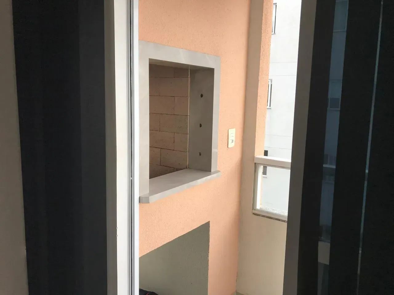 Lindo apartamento mobiliado  com 2 quartos e sacada com churrasqueira - Foto 4