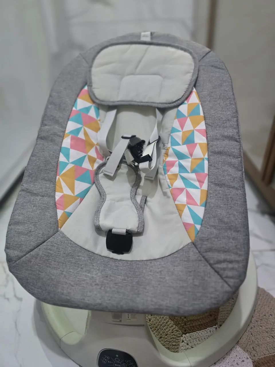 Cadeirinha De Bebê Elétrica, Com Bluetooth, Cor Cinza ( Nunca Usado) - Foto 3