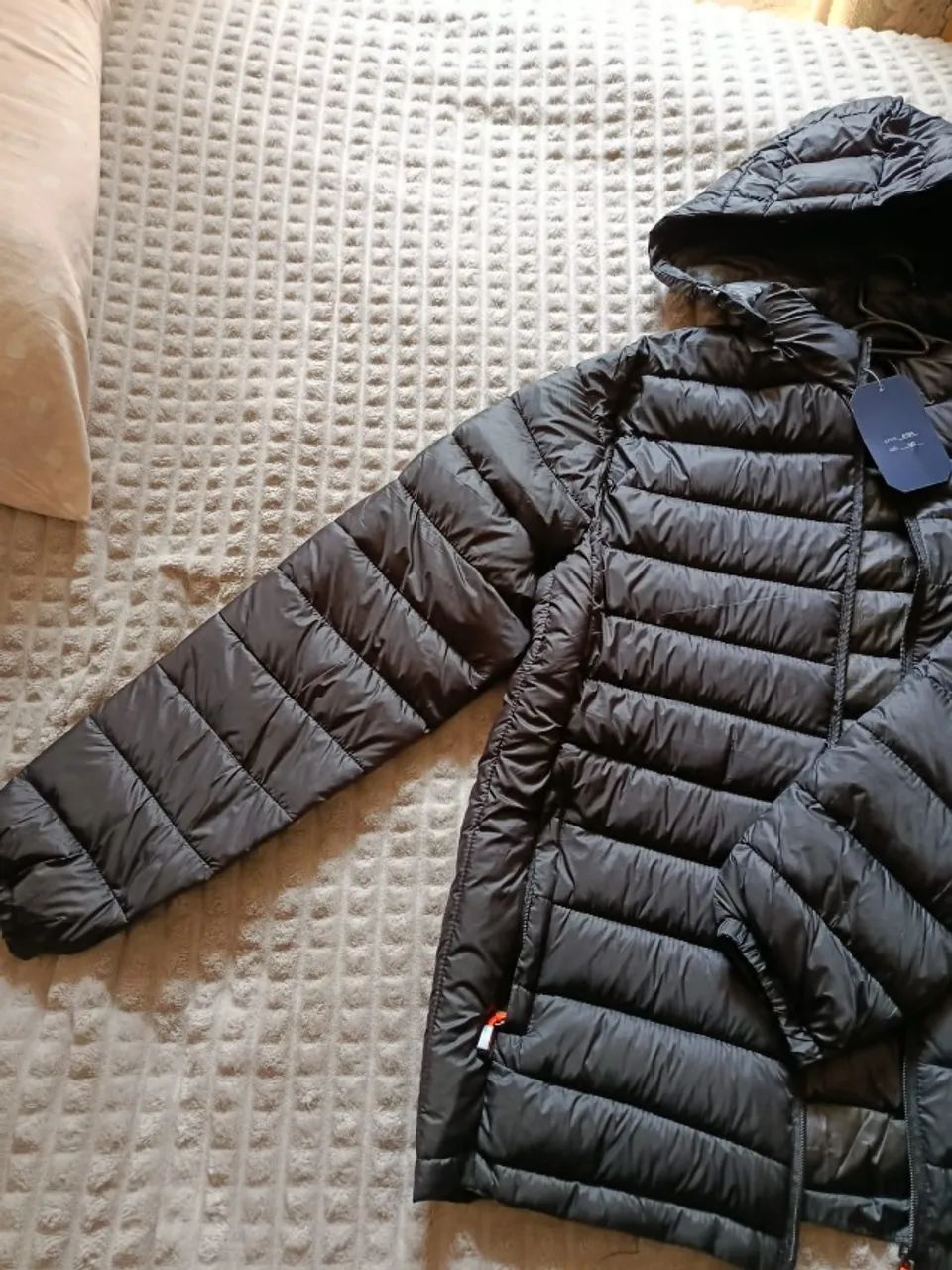 JAQUETA PUFFER PRETA COM CAPUZ - NOVA - Foto 3