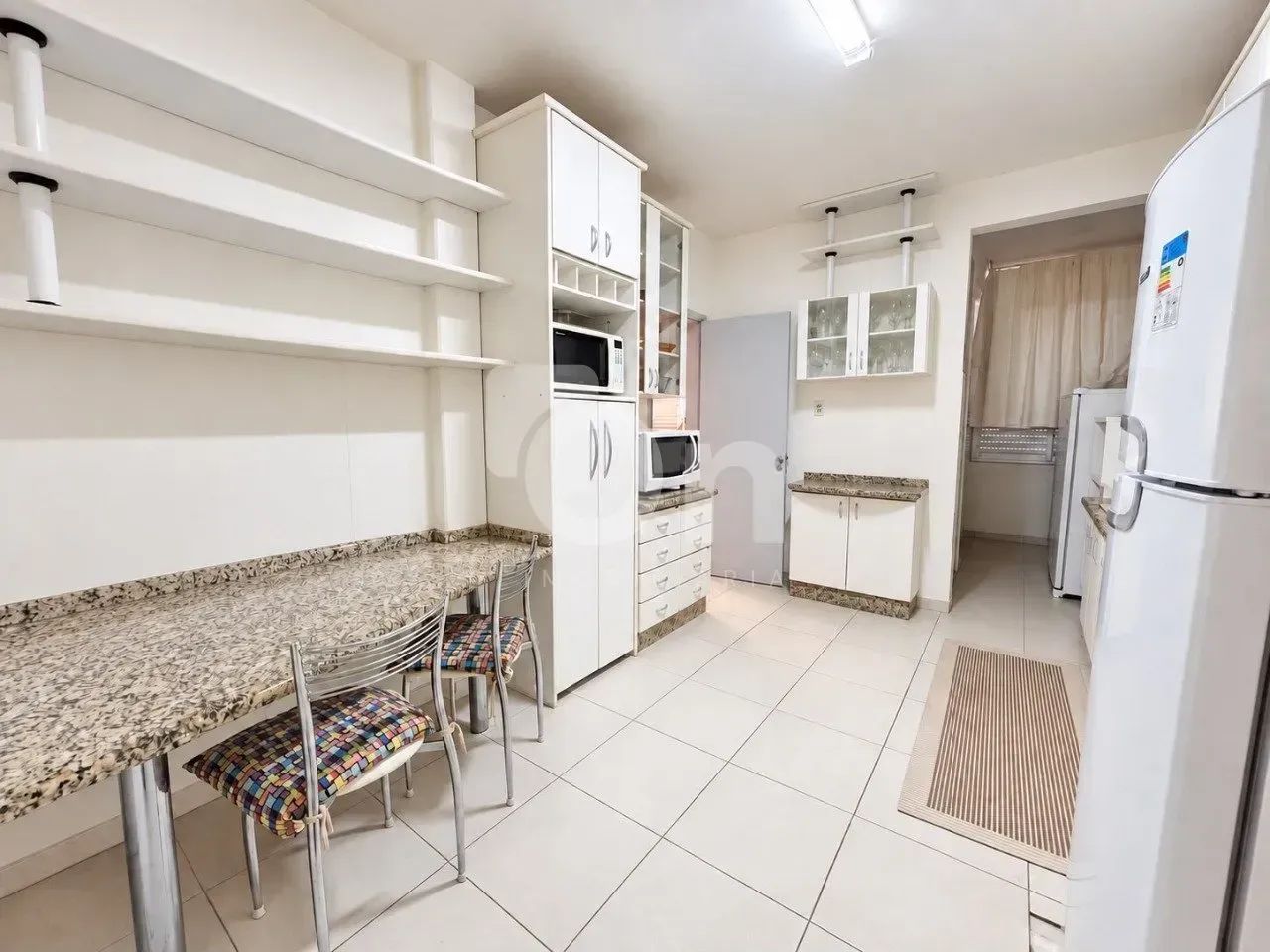 Apartamento de 2 dormitórios à venda no Centro - Foto 3