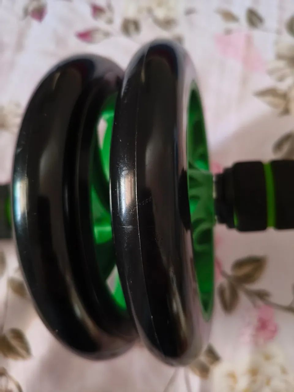 roda abdominal AB roller preta e verde - Foto 5