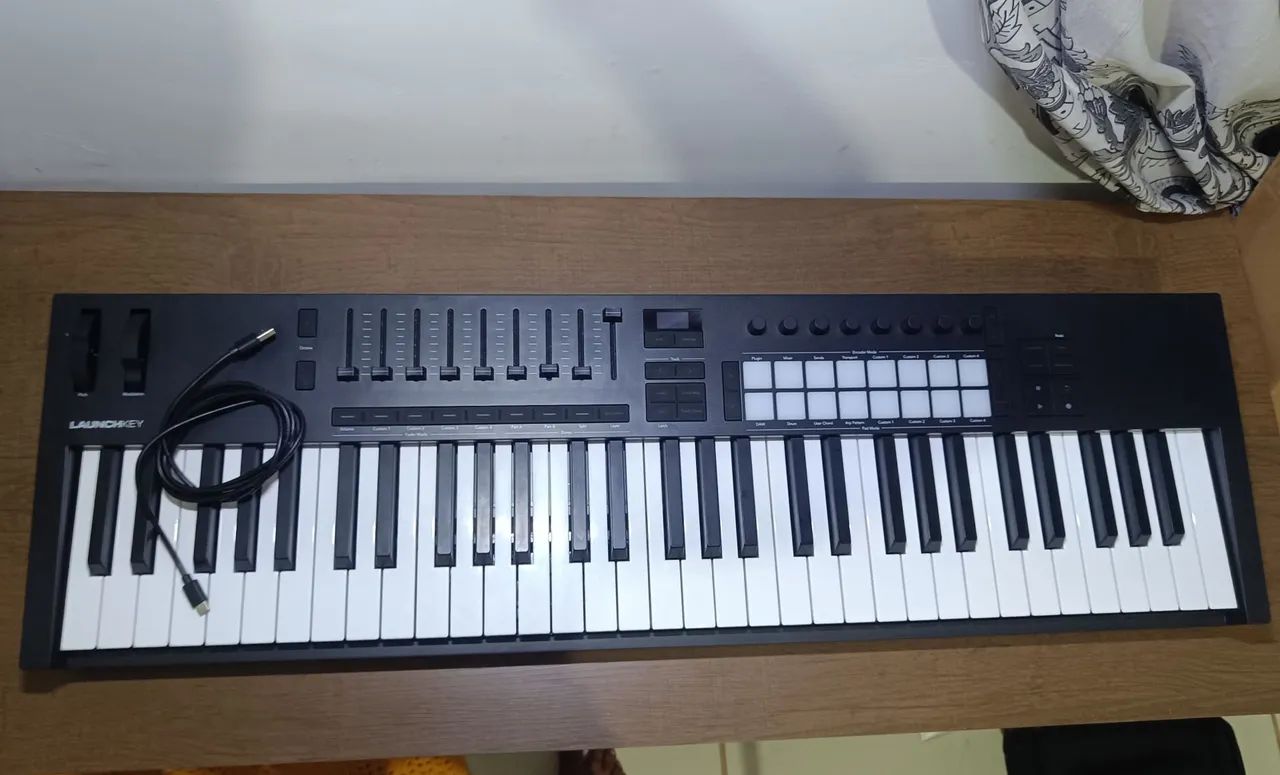 TECLADO NOVATION LAUNCHKEY MK4 61  - Foto 3