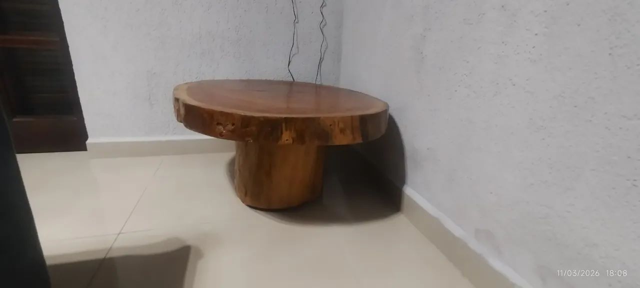 MESA DE CENTRO  MADEIRA MACIÇA. - Foto 3