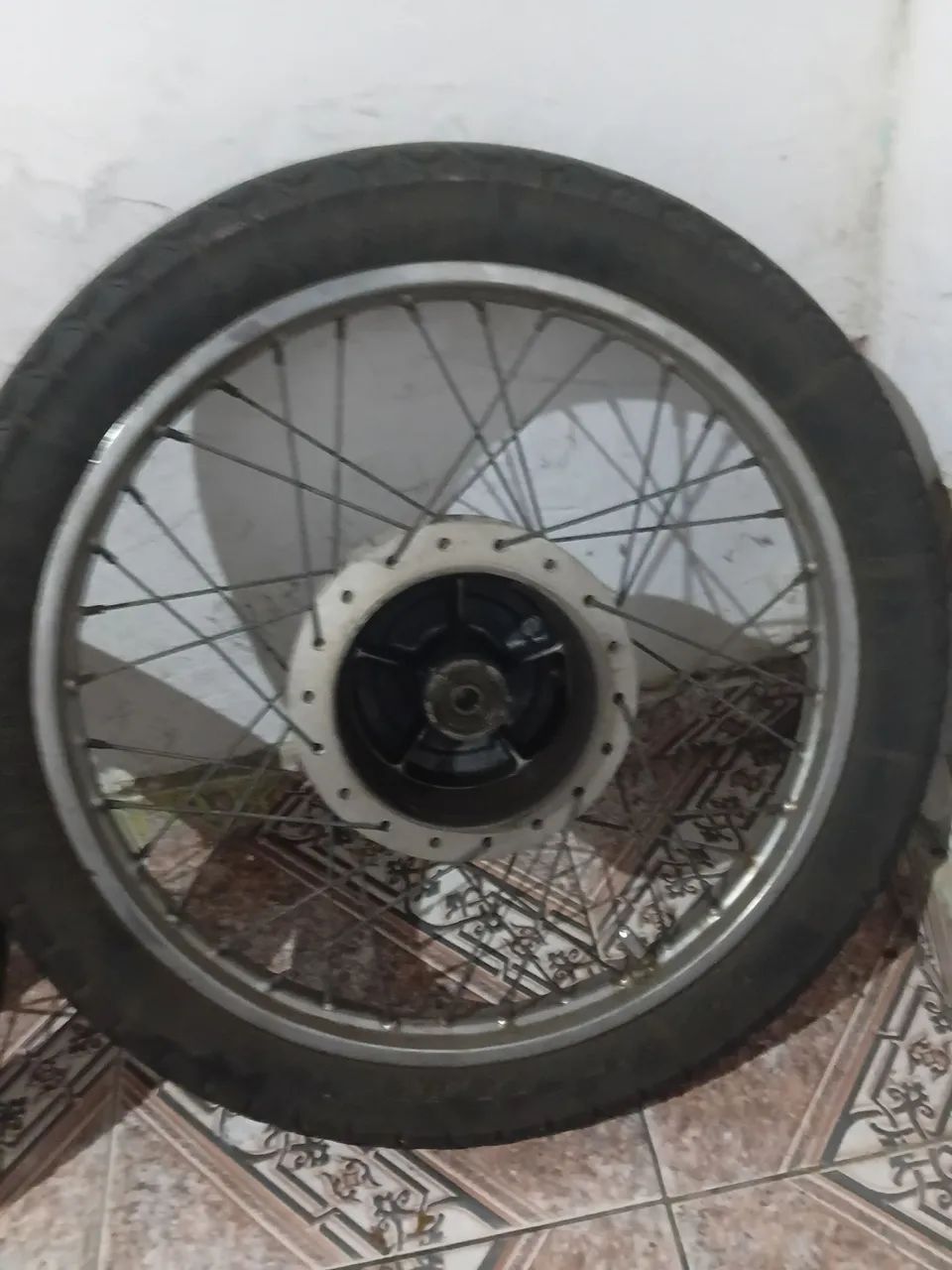 Vendo Rodas Biz 110i com pneu - Foto 4