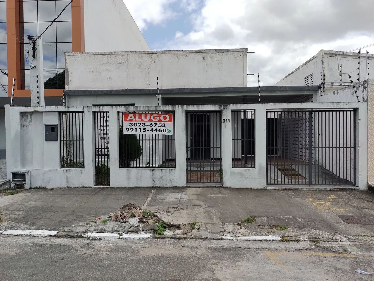 Alugo casa próximo ao Fórum 