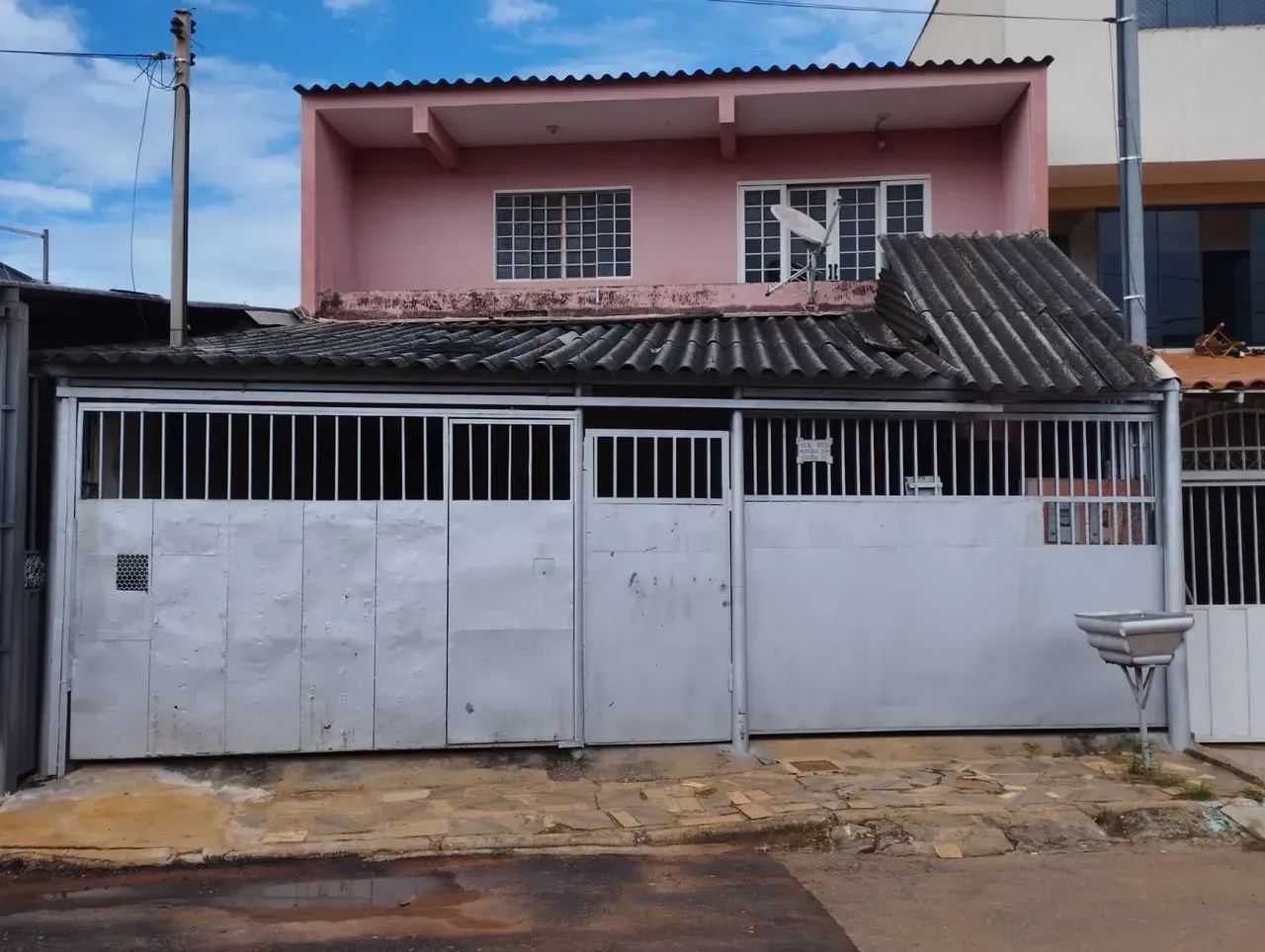 Sobrado c/ 2 residências.