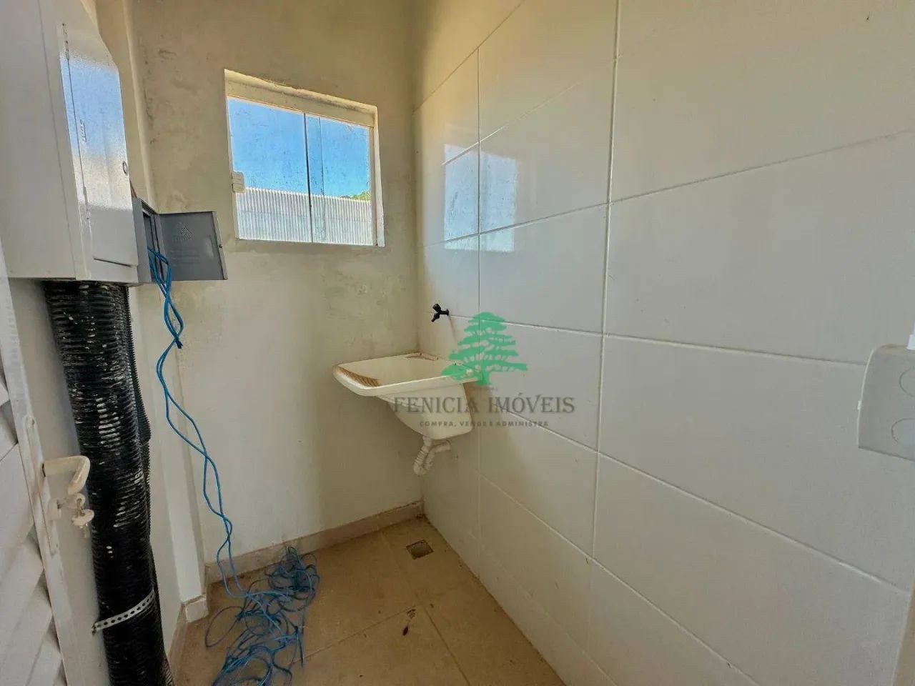 Sala comercial para locação ao lado da BR 277 - Foto 5