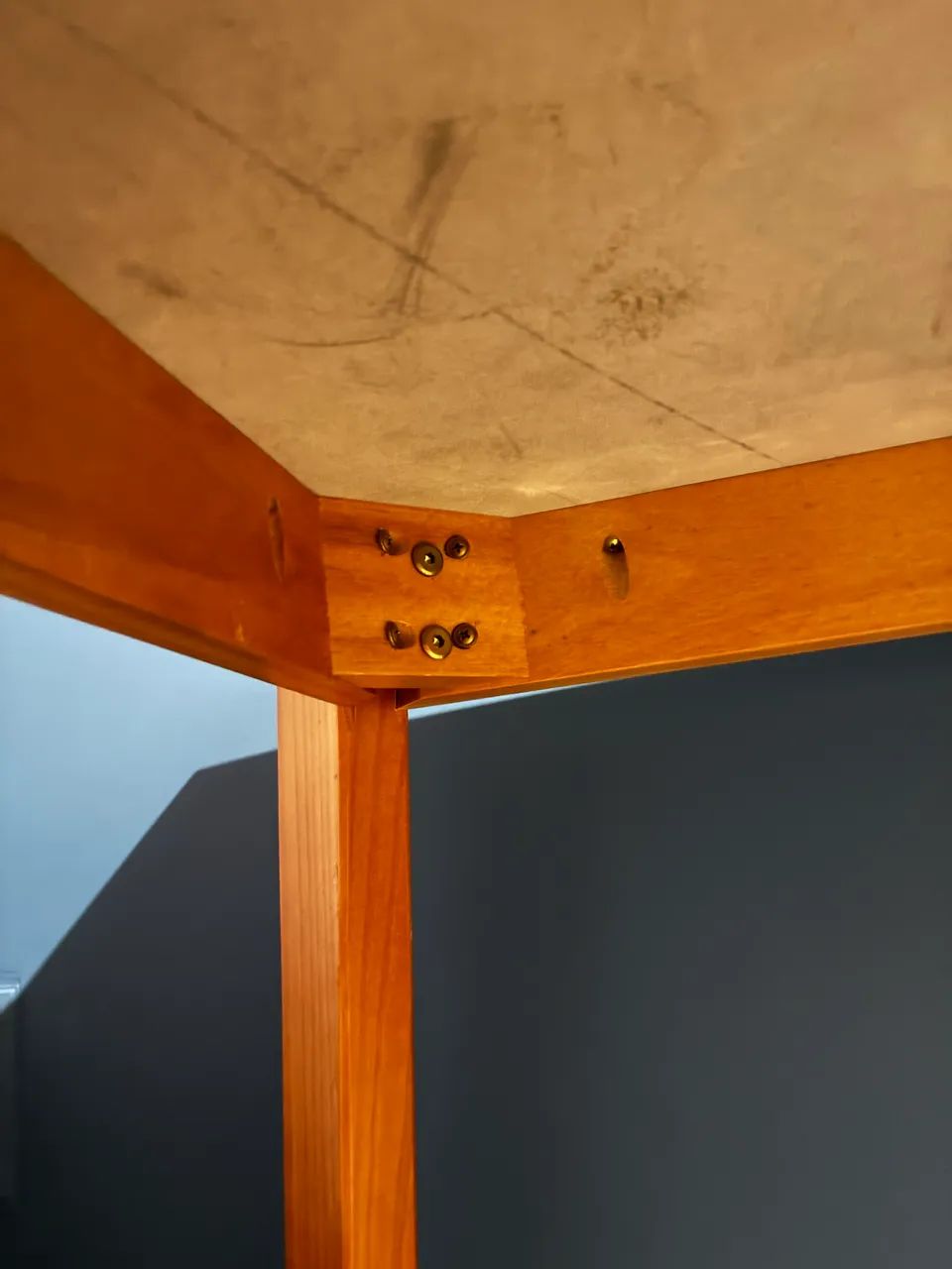 Escrivaninha para quarto ou escritório 115cm na cor preto e mel - Foto 5