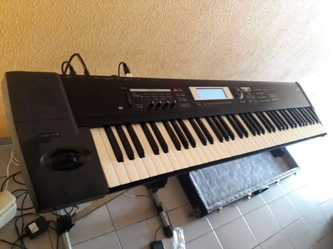 Korg Triton TR76 - Workstation.