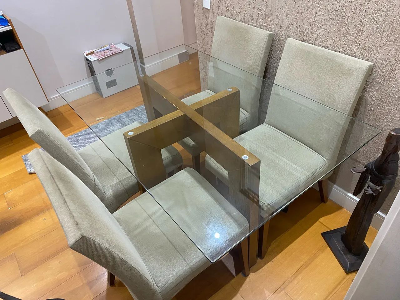 Mesa em MDF com tampo de vidro e 4 cadeiras - Foto 3