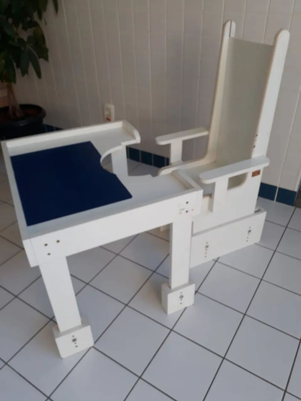 Mesa e Cadeira de posicionamento postural infantil de madeira - Foto 2