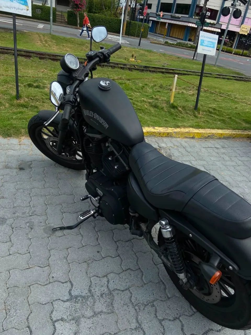 HARLEY DAVIDSON 883R