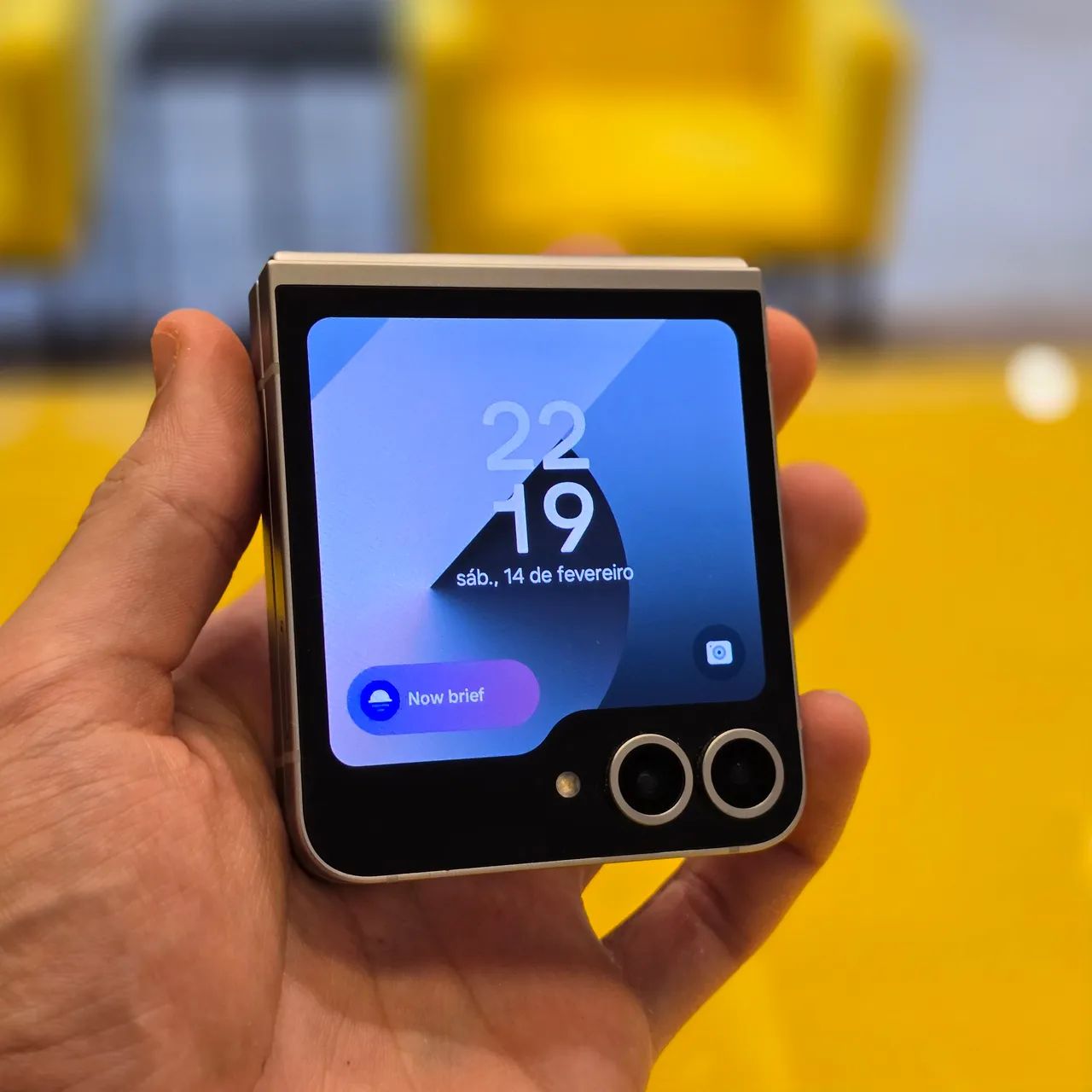 Galaxy Z flip 6 com detalhe - Celulares e Smartphones - Várzea