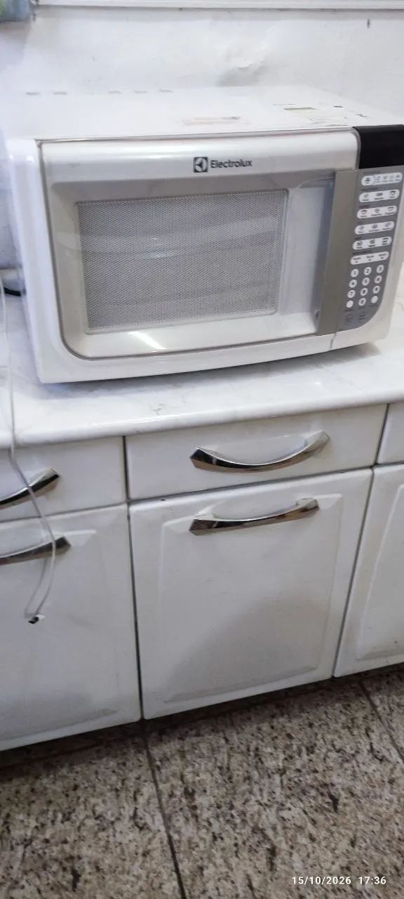 Vendo microondas Eletrolux 31L - Foto 3