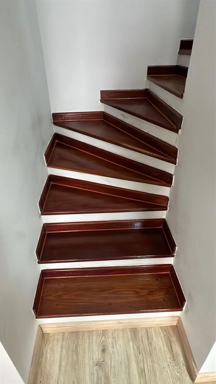 Restauração de escadas  com aplicação de Bona .