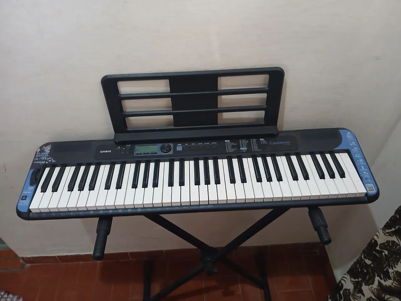 Casio CT-S300 - Teclado usado e conservação excelente 