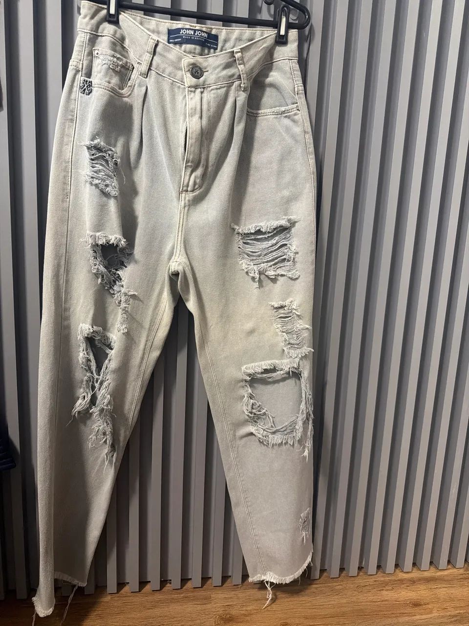 Calça de brim John John 