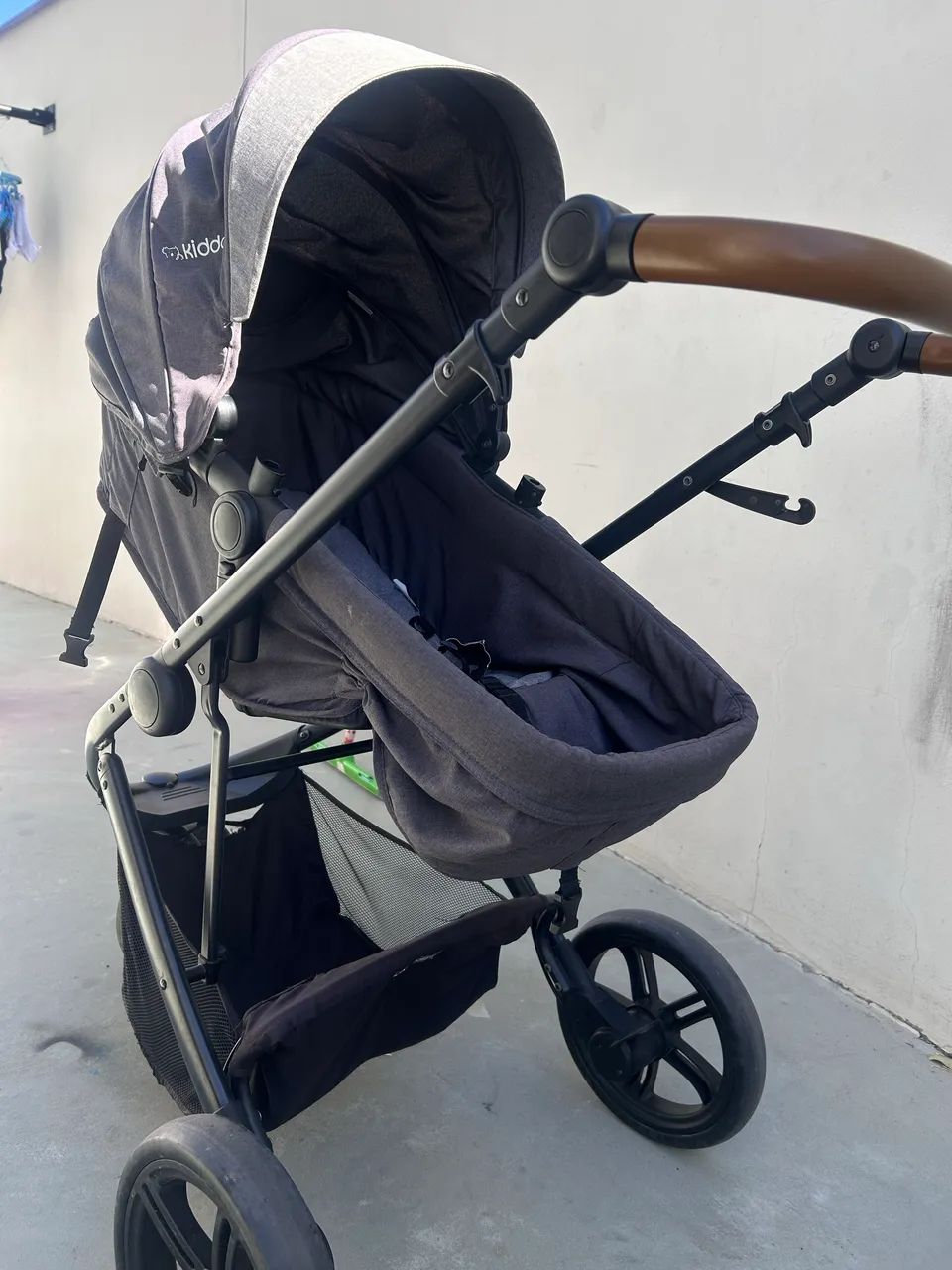 Carrinho de Bebê Kiddo - Excelente Estado - Foto 4