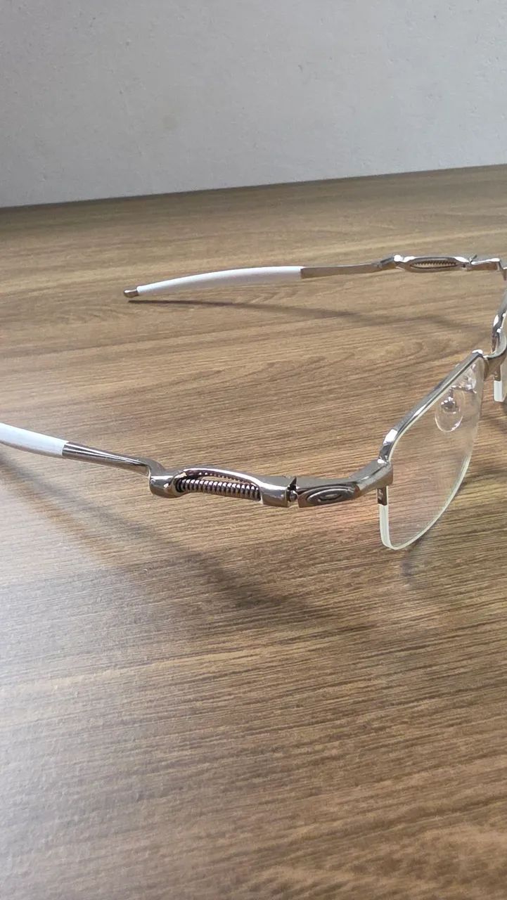 lupa para grau com molinha Oakley  - Foto 3