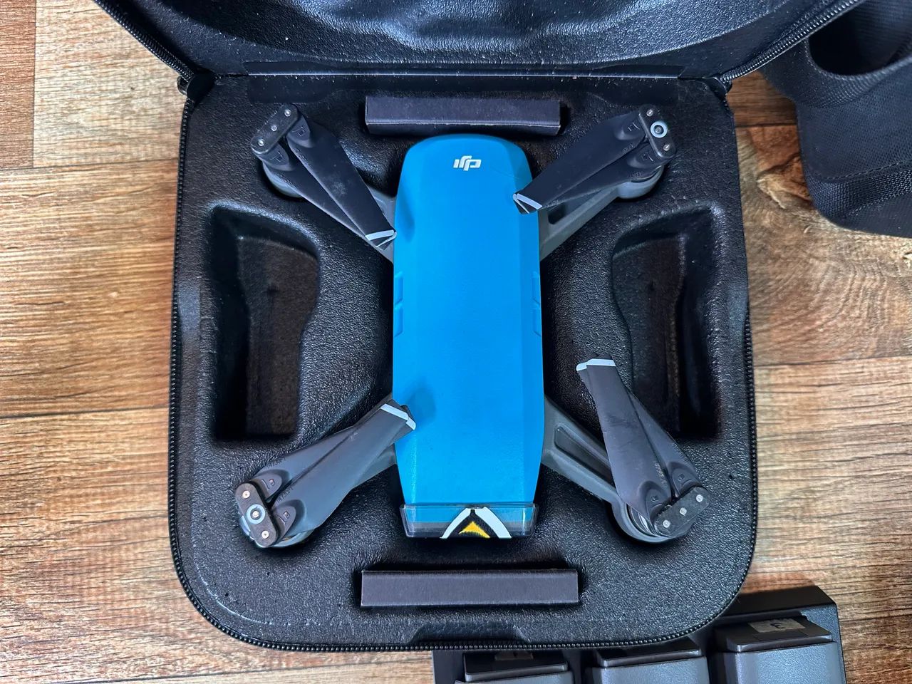 Drone DJI Spark Original + 3 Baterias + Controle + Case - Excelente Estado - Foto 2