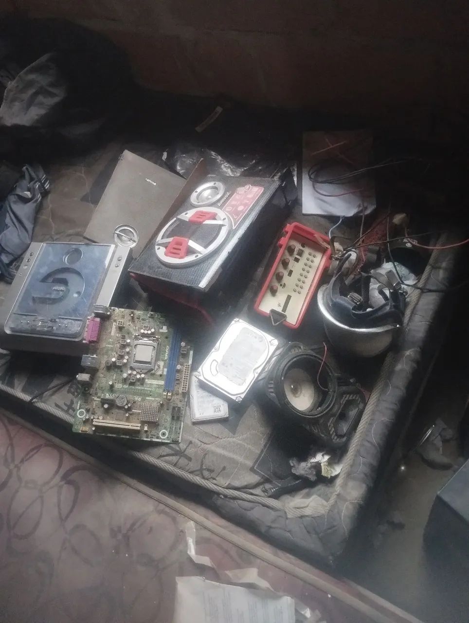 Várias caixa de som e computadores - Foto 2