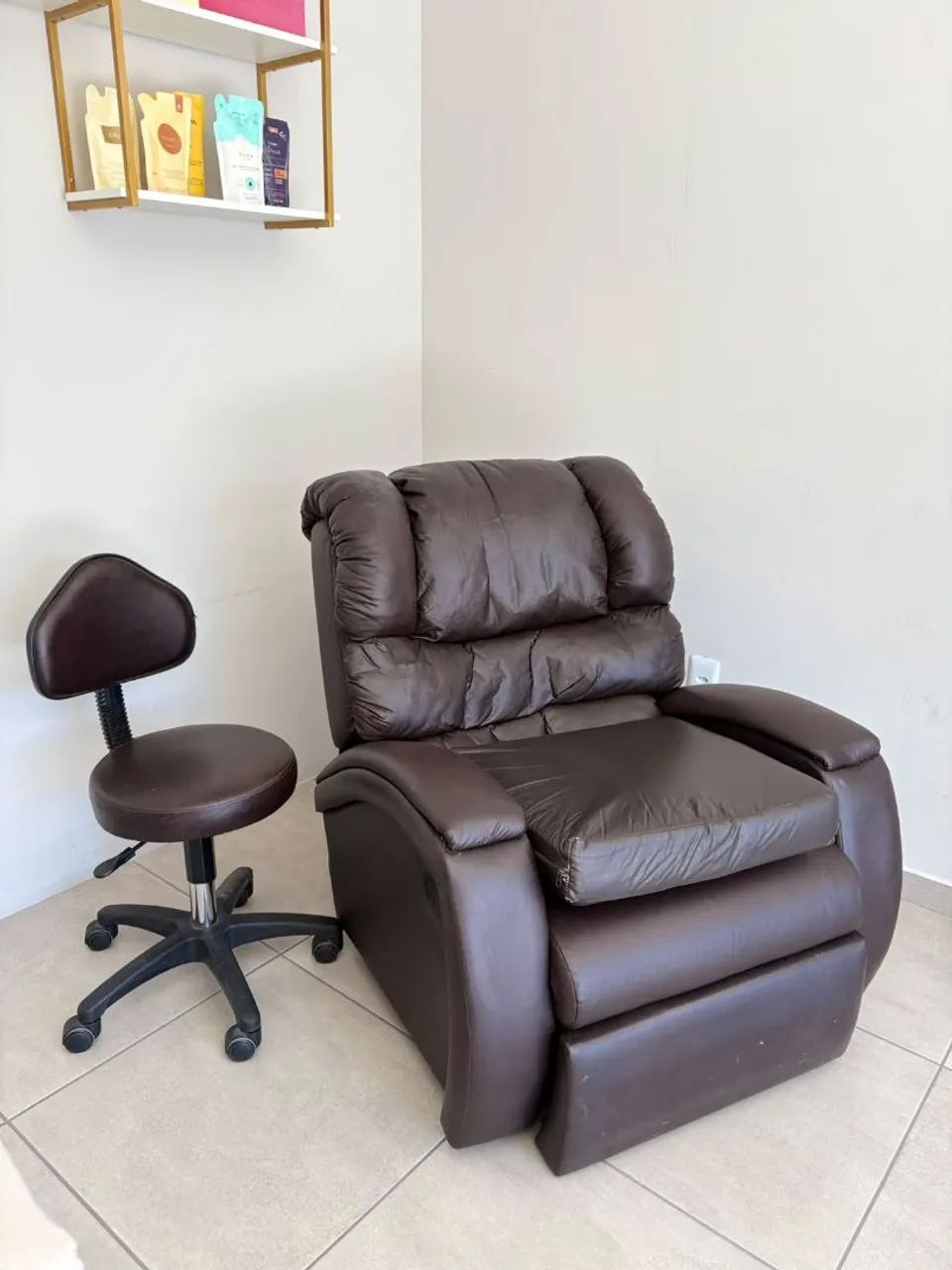 Vendo poltrona e cadeira - Foto 2