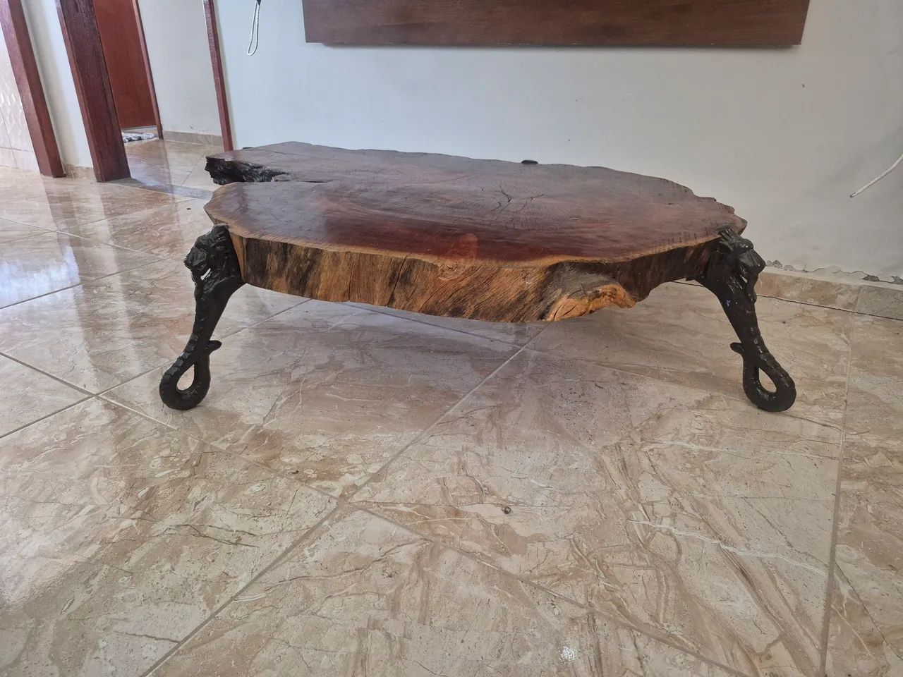 Mesa de centro em arte rústica, madeira maciça  - Foto 3