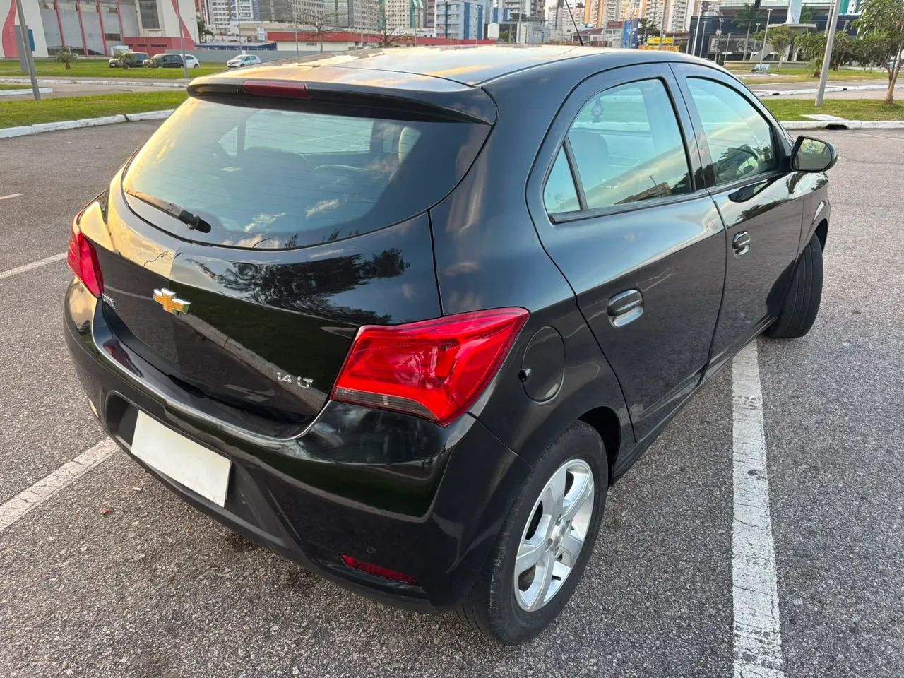 Chevrolet Onix Hatch LT 1.4 8V Flex Mec. 4P 2019 - Foto 4