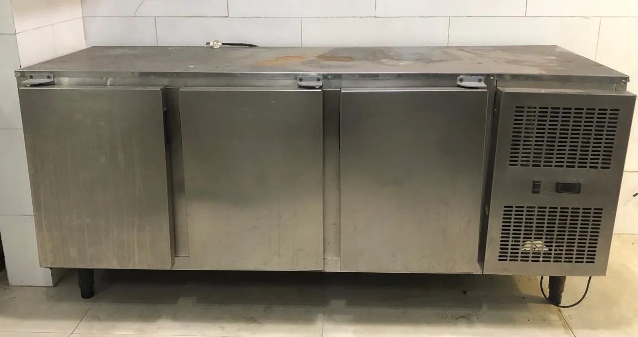 Balcão refrigerado inox 3 portas 