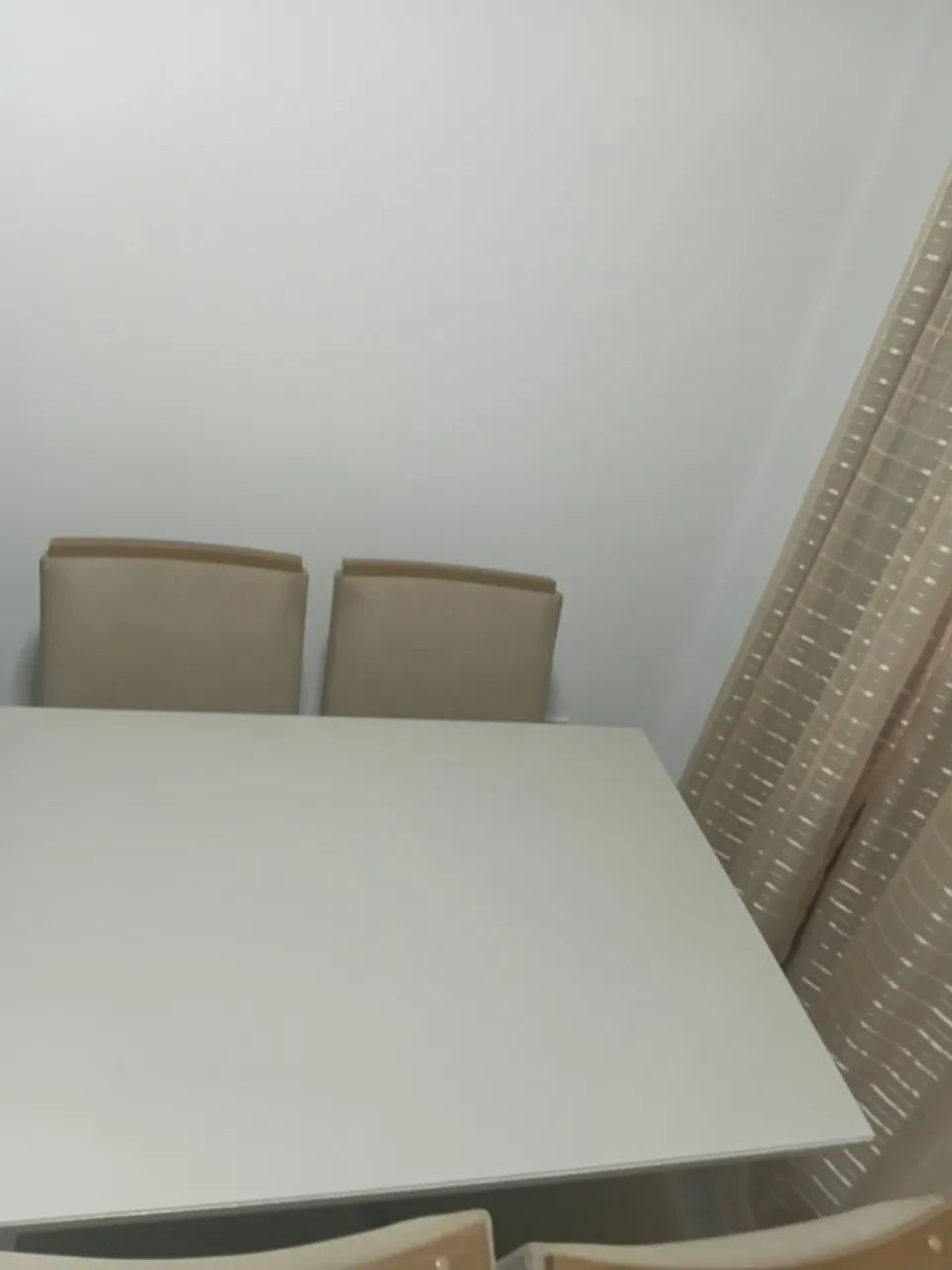 Vendo mesa com 4 cadeiras  usada em perfeito estado 