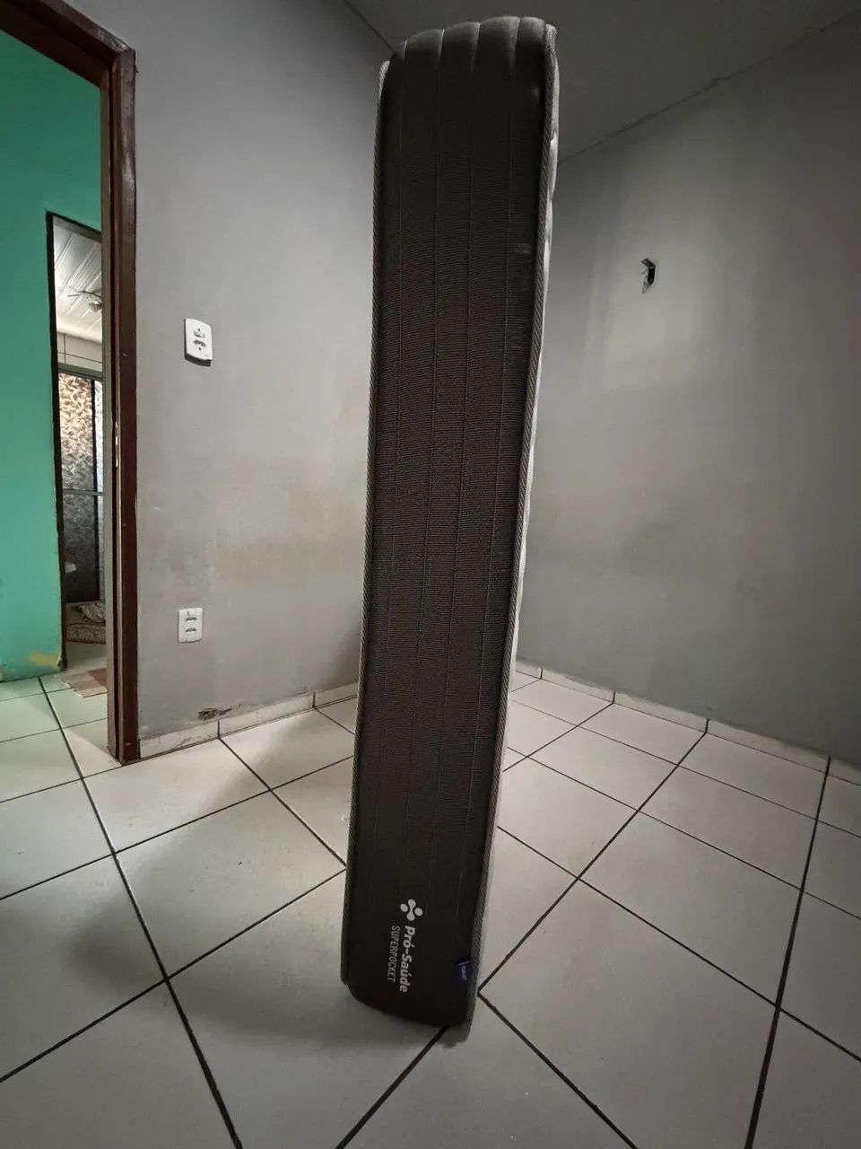 VENDO COLCHÃO QUEEN SEMI NOVO  - Foto 3