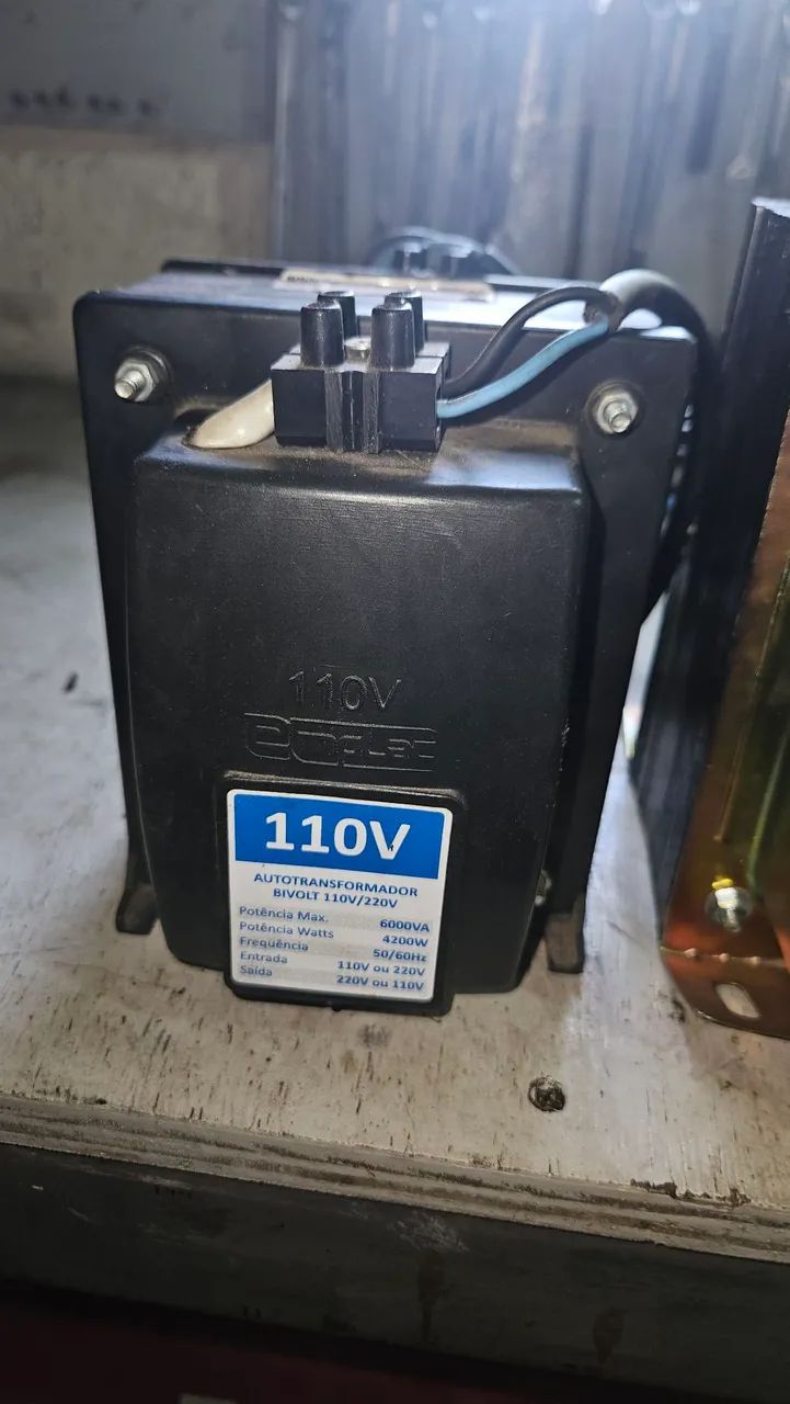 Transformador  Bivolt 600 VA. 