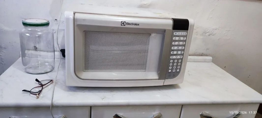 Vendo microondas Eletrolux 31L - Foto 2