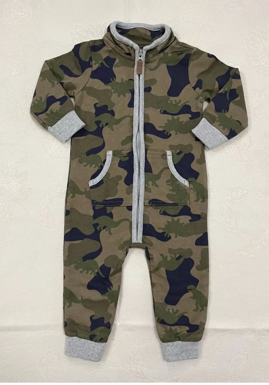 Macacão camuflado Carters usado apenas 1x