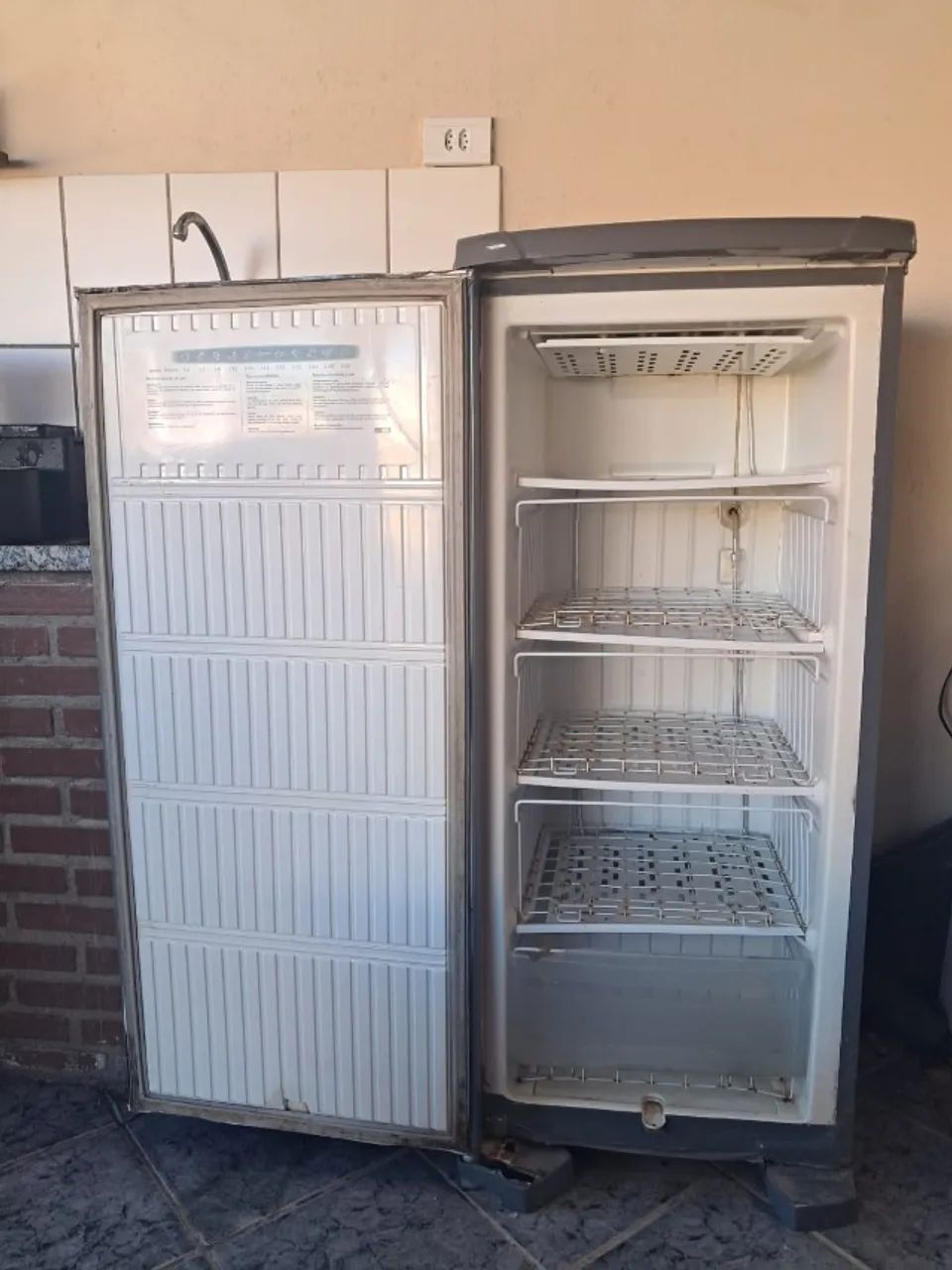FREEZER VERTICAL ELECTROLUX 145L - Foto 2