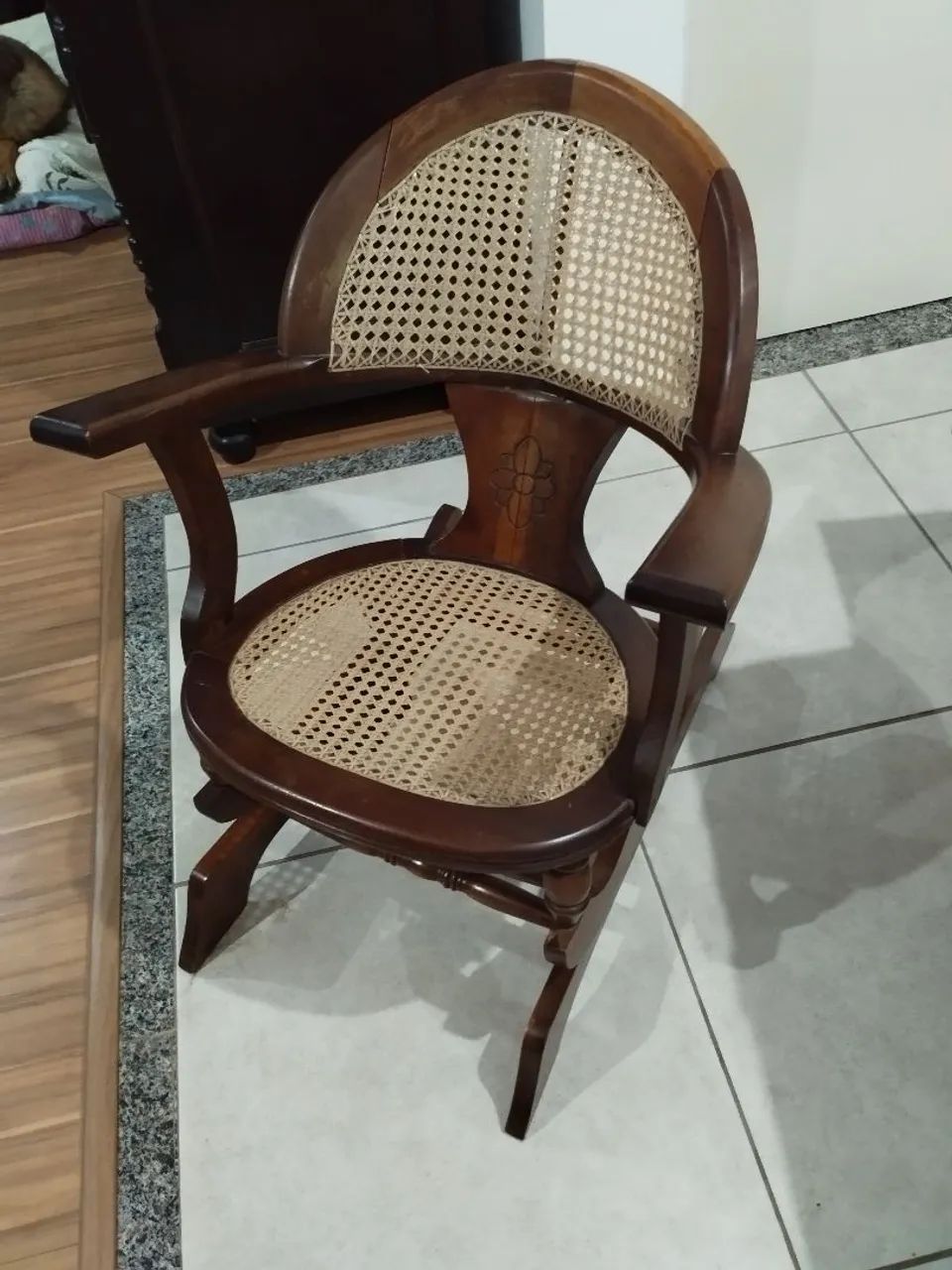 Antiguidade cadeira de balanço 