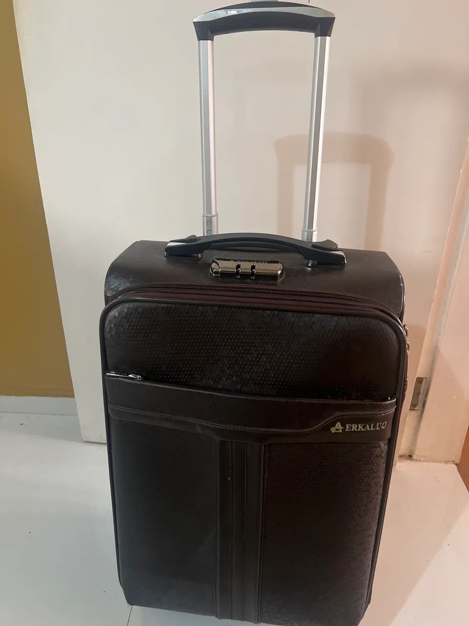 Mala em couro para viagens -10kg(capacidade)
