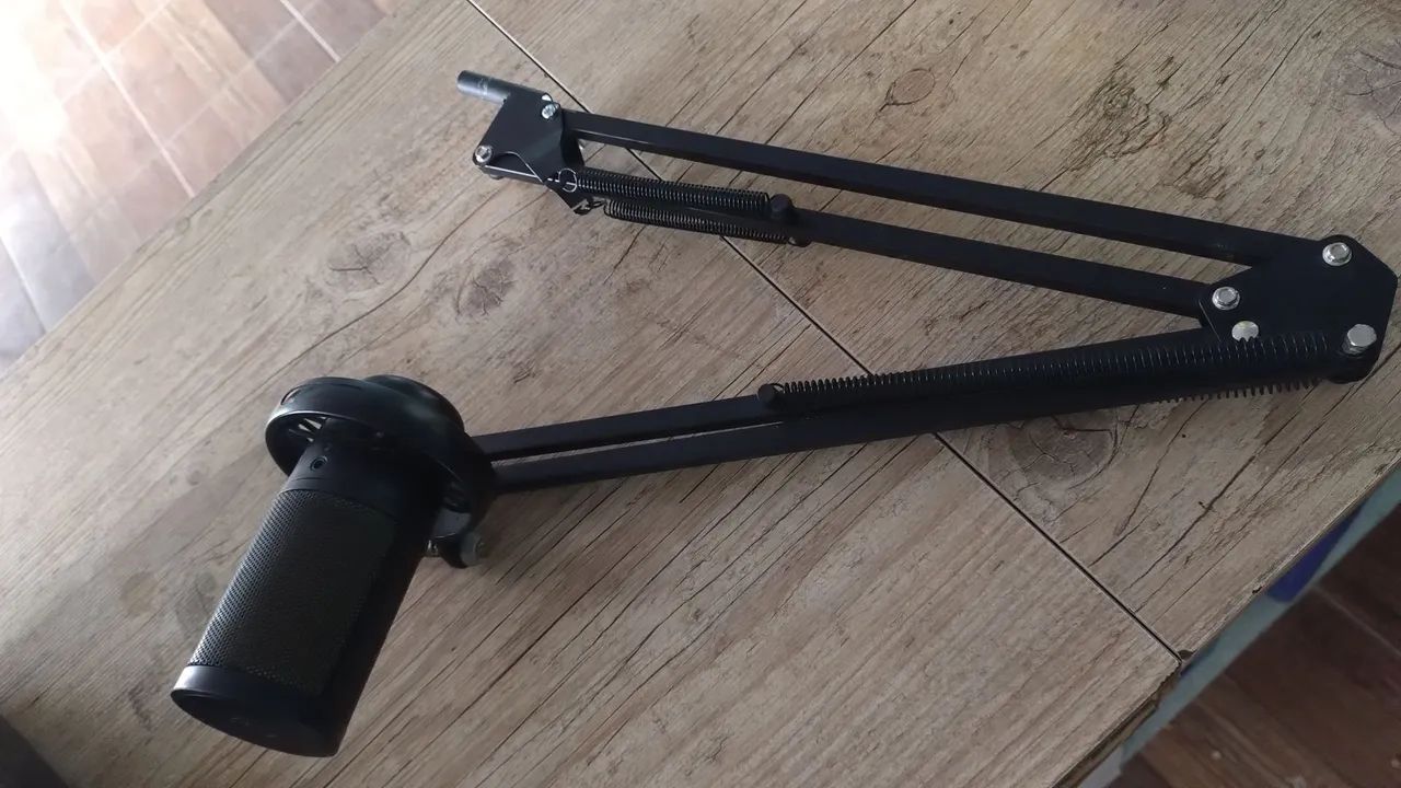 Microfone e braço articulado 