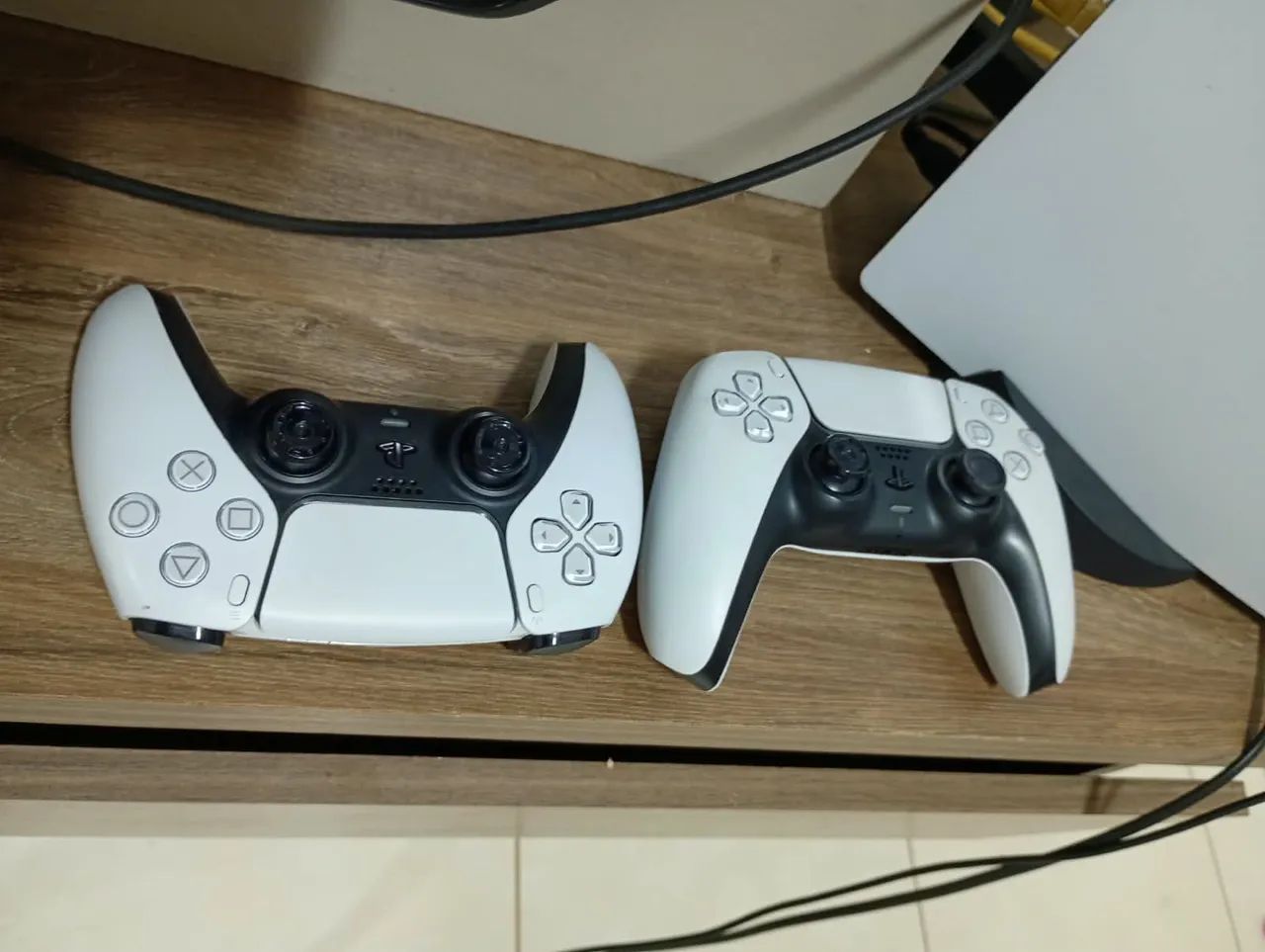 PlayStation 5 com 2 controles - Foto 2