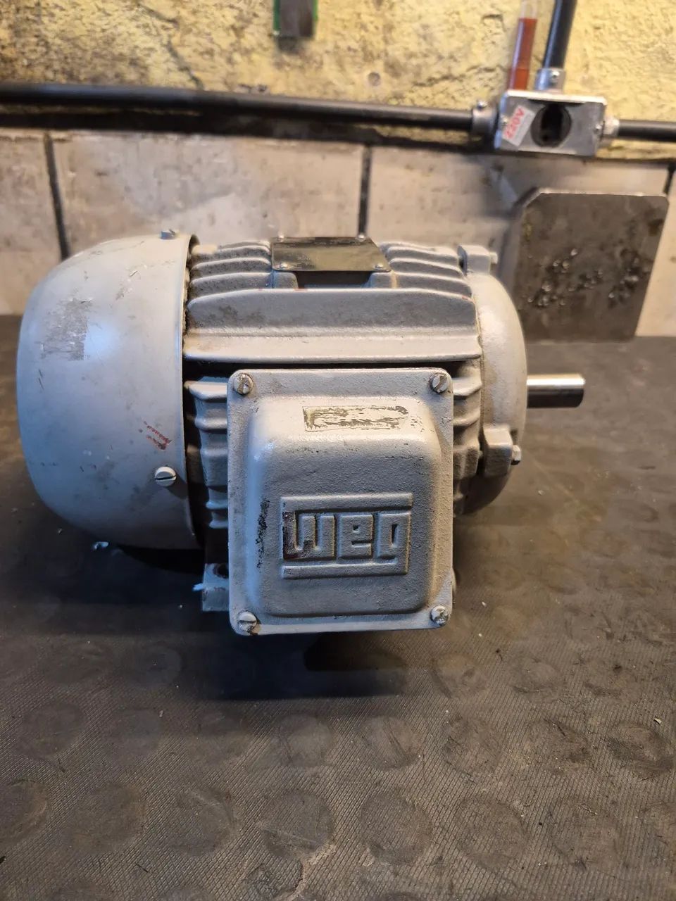 Motor Elétrico WEG 0.50 CV 1.150 RPM (Baixa Rotação) Trifásico  - Foto 3