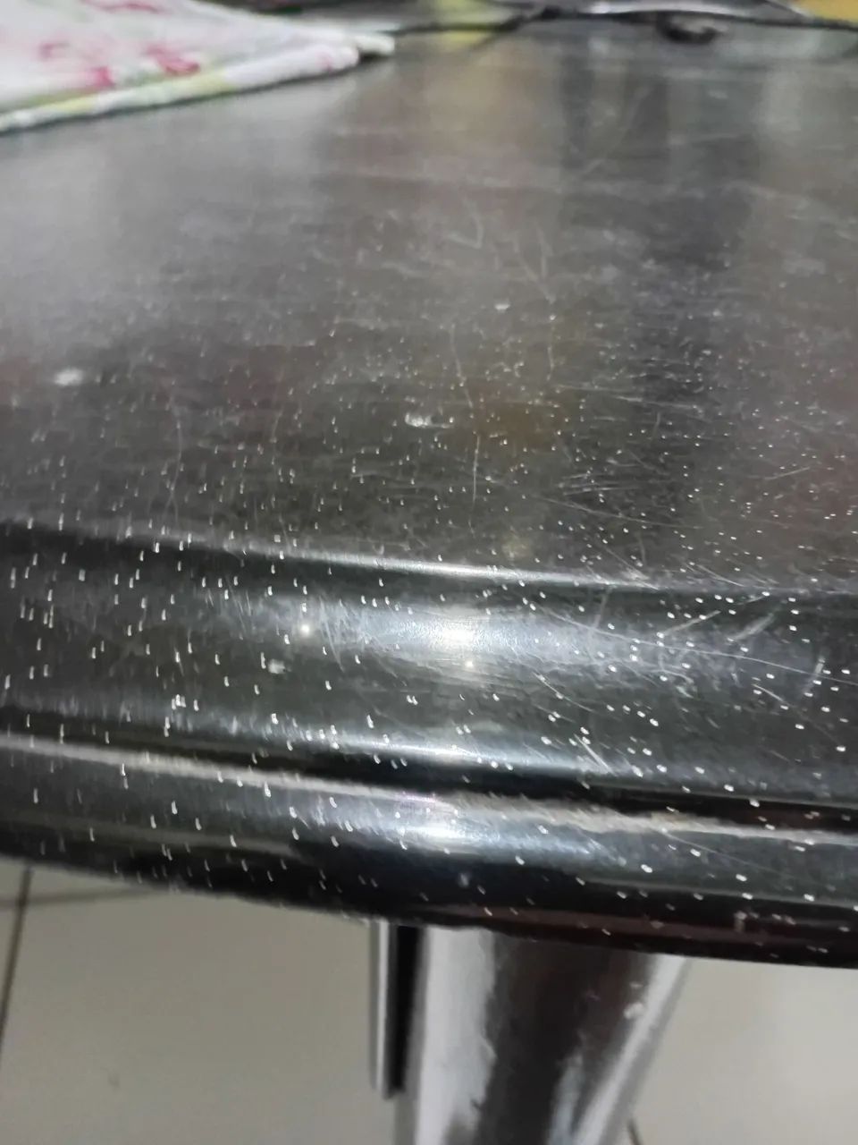 mesa  grande retangular com 4 cadeiras de ferro  - Foto 3