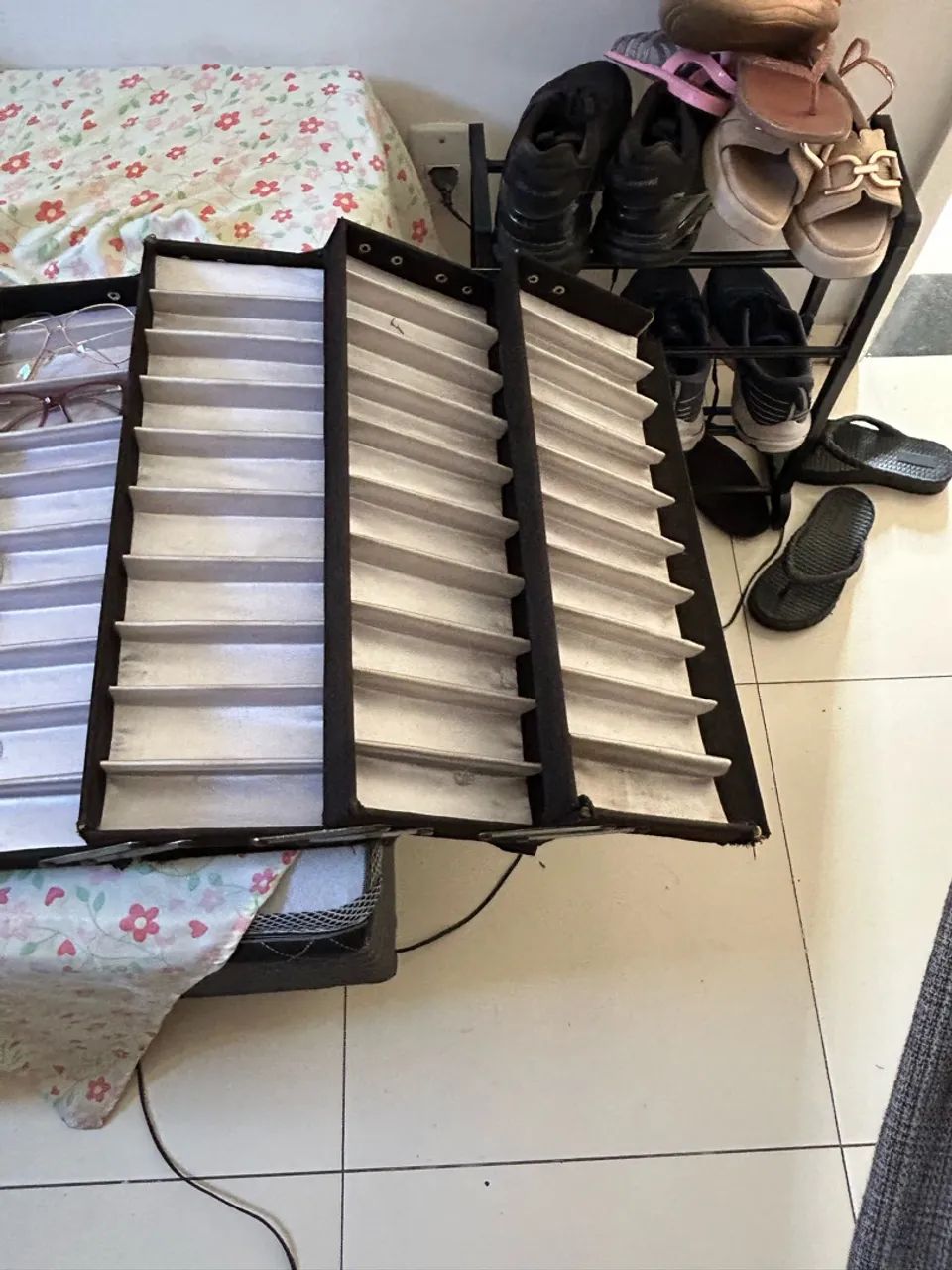 Vendo maleta de óculos com 30 armações  - Foto 4