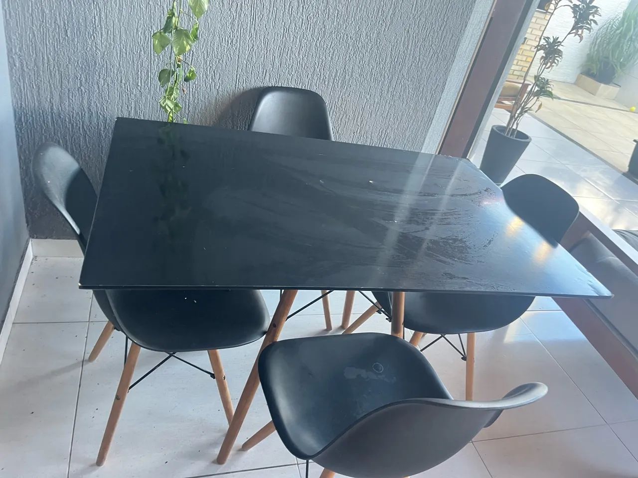 Mesa 4 cadeiras preta Eames Eiffel retangular  - Foto 3