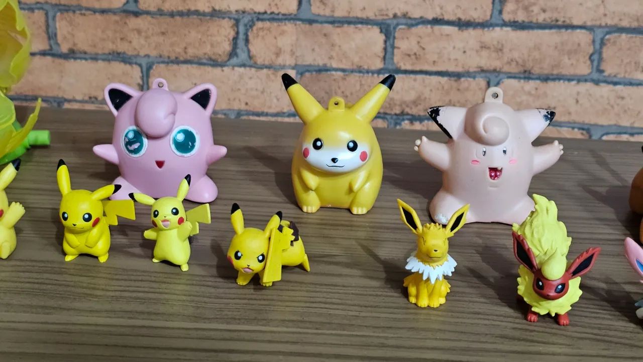 Coleção Pikachu e miniaturas pokémon  - Foto 2