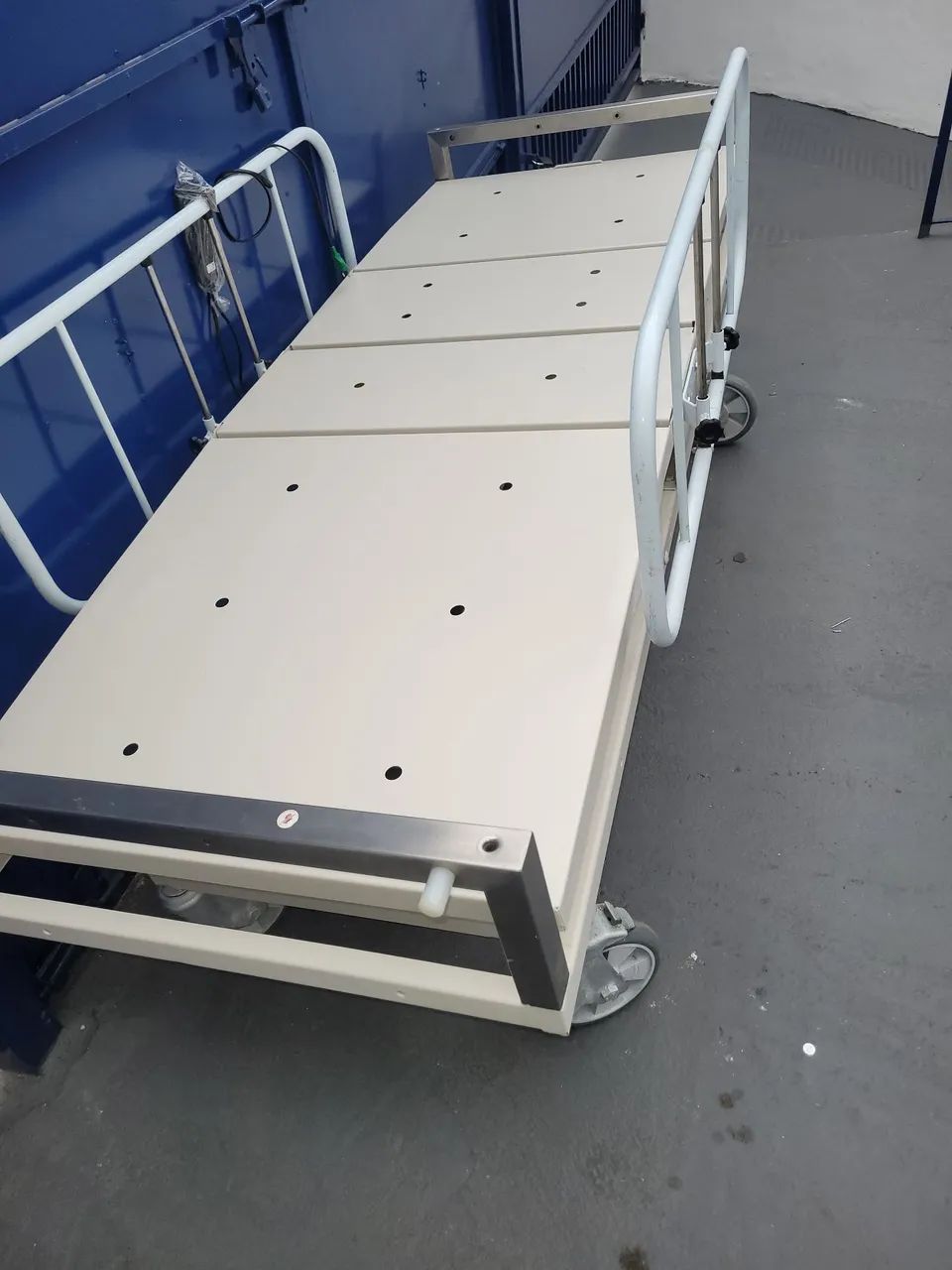 Cama hospitalar elétrica com elevação de altura  - Foto 3