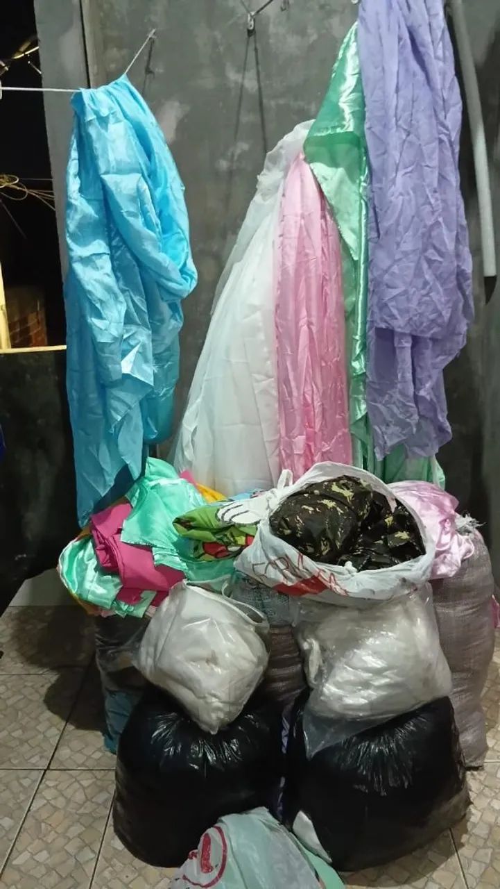 Cortinlhas.toalha de mesas. E  capa para cadeiras  - Foto 2