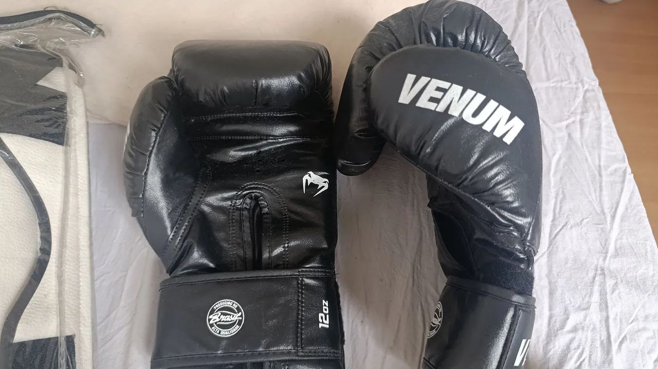 Kit de luta da venum com bandagem,luva e caneleira  - Foto 4