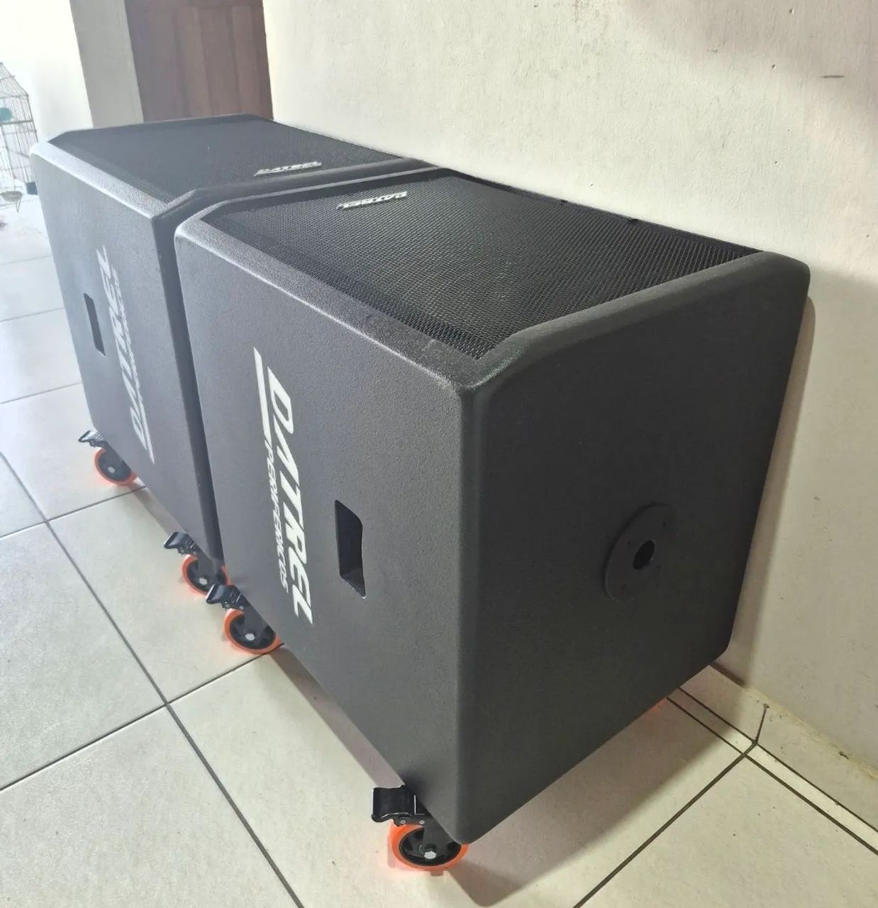Vende-se Caixa Ativa Subwoofer  - Foto 2